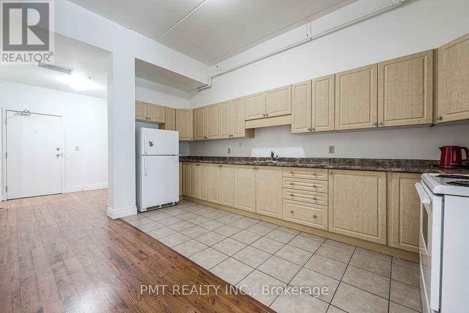 208 - 150 COLBORNE STREET Brantford, Ontario 4