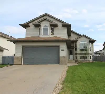 #3161- 3 Bed/2 Bath House W/Garage. Available Sept 1st. $2500