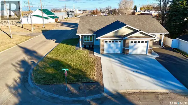 99A Semple STREET Outlook, Saskatchewan in Houses for Sale in Swift Current - Image 2