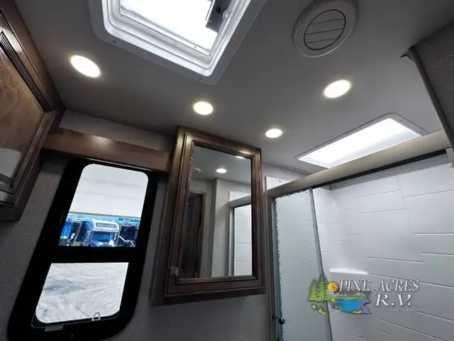 2021 Holiday Rambler Admiral 34J only 13 Milles in RVs & Motorhomes in Moncton - Image 55