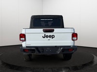 Cloth Low-Back Bucket Seats, Remote Start System, Heated Front Seats, Heated Steering Wheel, Uconnec... (image 4)