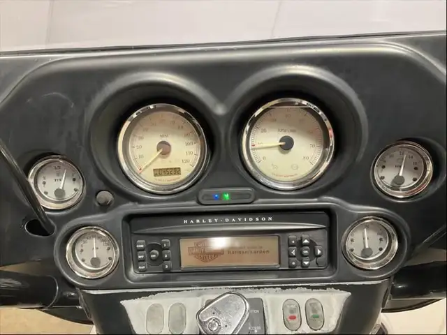 2013 harley-davidson Flhxi Street Glide Motorcycle in Cargo & Utility Trailers in Richmond - Image 6