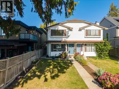The perfect blend of space, comfort and convenience in the heart of Central Lonsdale! This well-main...