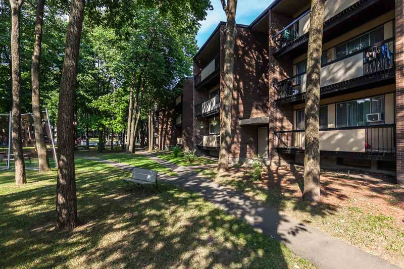 Jardin Des Seigneurs Apartments 3 Bdrm available at 3094 des C