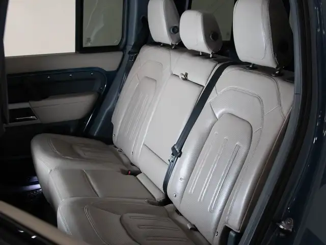 2020 Land Rover Defender P400 | HSE | 110 | MERIDIAN | 20\" WHEE in Cars & Trucks in Mississauga / Peel Region - Image 17