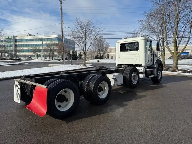 2009 Mack GU813 Granite Cab and Chassis with SPIF Axle, Allison  in Heavy Trucks in Oakville / Halton Region - Image 8