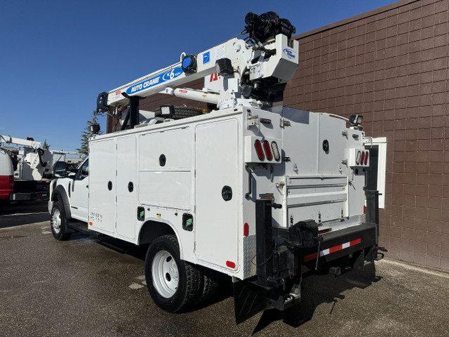 2017 Ford Super duty F-550 DRW XLT 4X4 SERVICE TRUCK VMAC CRANE in Cars & Trucks in Calgary - Image 3