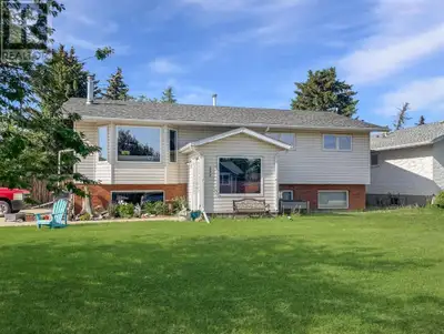 SPACIOUS & SUNNY 4 BDRM 3 BATHS on CORNER LOT! This roomy Bassano bi-level hits all of your major wa...