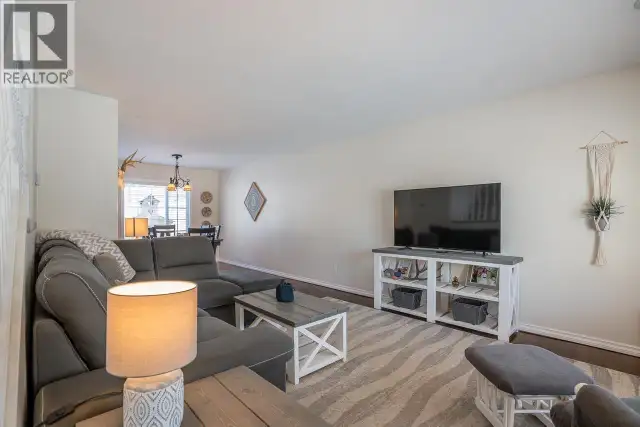 5663 HORSE LAKE ROAD 100 Mile House, British Columbia in Houses for Sale in 100 Mile House - Image 6