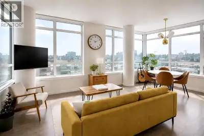 Corner suite living at its finest. This 12th-floor 2-bed, 2-bath suite offers sweeping north, east,...