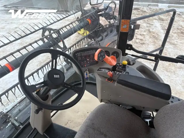 2010 Macdon M150 WINDROWER - SWATHER in Farming Equipment in Saskatoon - Image 10