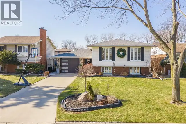 2915 BUTTERY COURT Windsor, Ontario in Houses for Sale in Windsor Region - Image 2