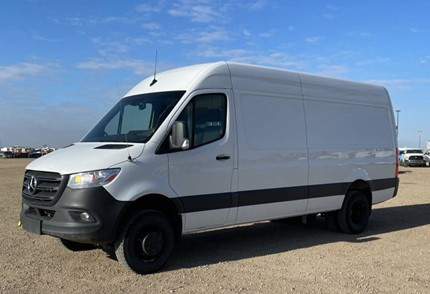 2019 Mercedes-Benz Sprinter Cargo Van dans Autos et camions  à Ville d’Edmonton