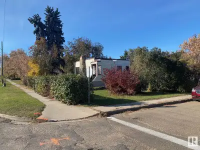 Opportunity knocks! Located in the heart of the City of Wetaskiwin, 1198 sq. meters of R2 residentia...