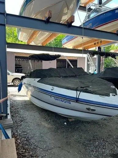 Discover the perfect blend of performance and comfort with this 2018 Bryant 210 Bow Rider. Ideal for...