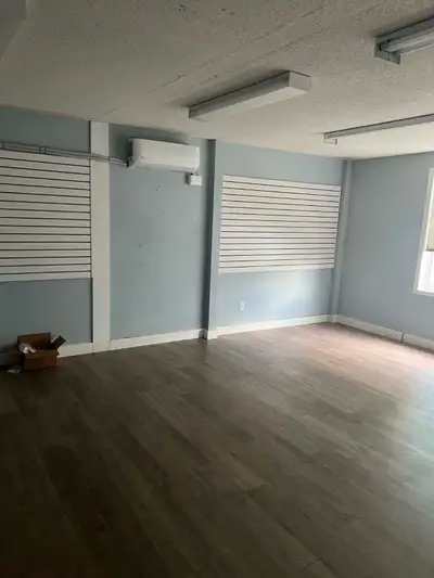 Address: 8870 60 Avenue NW, Edmonton, AB T6E 6A6 Well-maintained commercial shop/warehouse located i...