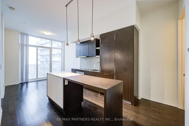 Waterfront Communities C1 Condo - 1 + Den, PATH Access! in Condos for Sale in City of Toronto - Image 2