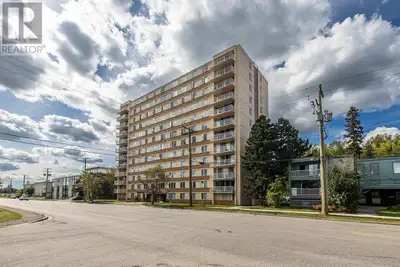 PENTHOUSE! This beautiful bright penthouse unit is looking for its new owner. Do you want to have vi...