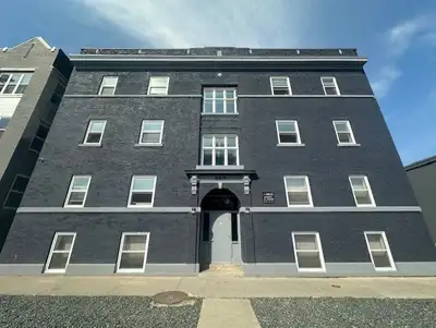 558 Sherbrook - 1 BR available August 1st