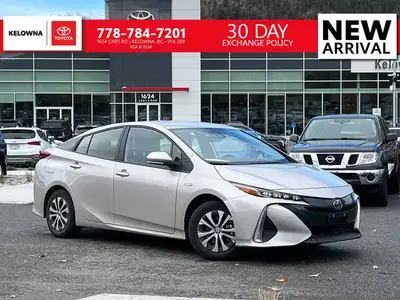 No Accidents - Plug-In Hybrid - Keyless Ignition - Wireless Smartphone Charger - Backup Camera Effic...