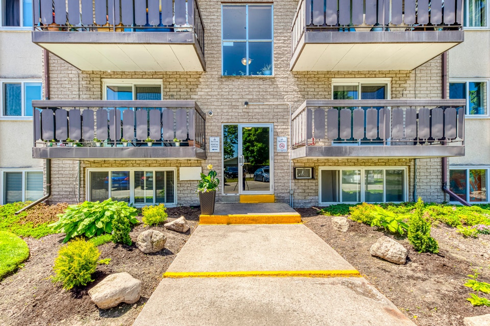 Lakeside Gardens Apartments - 1 Bedroom Apartment for Rent - St. 3