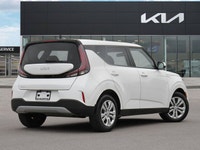 Discover the urban versatility and modern functionality of this exceptional White 2023 Kia Soul Hatc... (image 5)