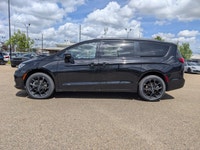 The 2026 Chrysler Pacifica Select offers a blend of style, comfort, and family-friendly technology i... (image 2)