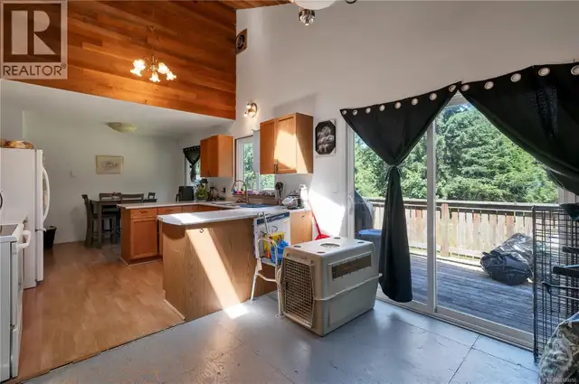 1376 Hooley Rd Quadra Island, British Columbia in Houses for Sale in Campbell River - Image 8