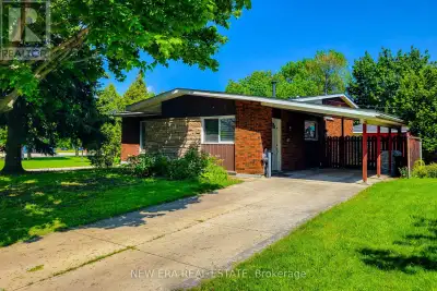 Fantastic investment opportunity or ideal multi-generational home! This spacious 4-level backsplit i...
