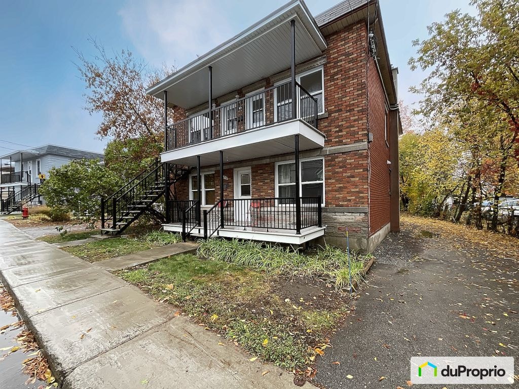 $597,000 - Triplex for sale in St-Jérôme (St-Jérôme) — photo 1