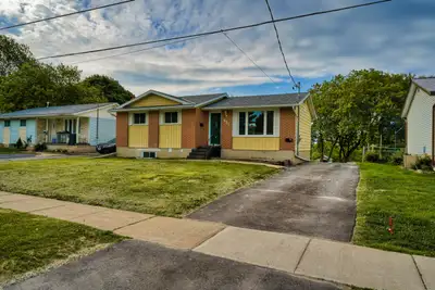 Modern 2 Bedroom Basement Apartment – All Utilities & Parking In