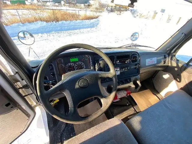 2019 Freightliner M2 FLATBED in Heavy Trucks in Saskatoon - Image 19