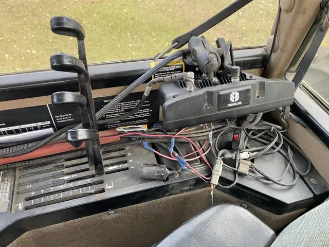 1993 John Deere 4WD Tractor 8770 in Farming Equipment in Edmonton - Image 9