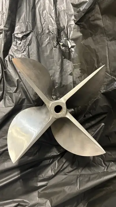 4-Blade 16 ¾ x 35 15 Rake RH $1,000 USD Use Reference: P-72