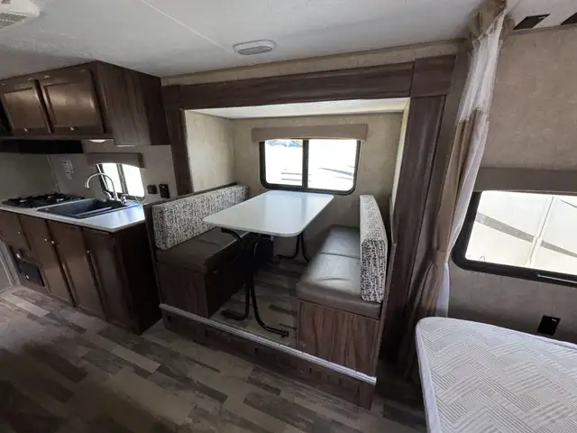 2019 ,Coachmen RV,Viking 21FQS in Travel Trailers & Campers in Kamloops - Image 8
