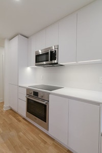 Renovated Akelius two bedroom apartment for rent. Located near Decelles Ave in the Cote-des-Neiges n... (image 6)