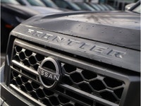 2022 NISSAN FRONTIER SV - ONE OWNER - BACKUP CAMERA - HEATED FRONT SEATS - DUAL-CLIMATE CONTROL - HE... (image 7)