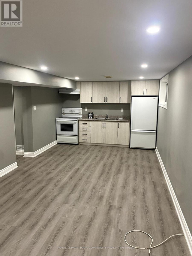 LOWER 223 ACTON AVENUE Toronto (Bathurst Manor), Ontario Long Term