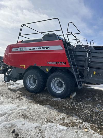 Bale control monitor Tandem axle (600/50/22.5) Optional chain lube Optional roller chute Bale count...