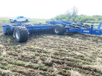 41' High Speed Discs, Notched Front, Smooth Rear, Rubber Roller. At Rosetown Dealership. Call or Tex...