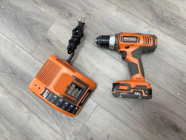 Drill RIDGID 18V w/Battery and Charger in Power Tools in Markham / York Region - Image 3