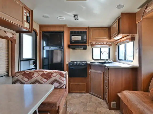 2010 Trailblazer T240S in Travel Trailers & Campers in St. Albert - Image 16