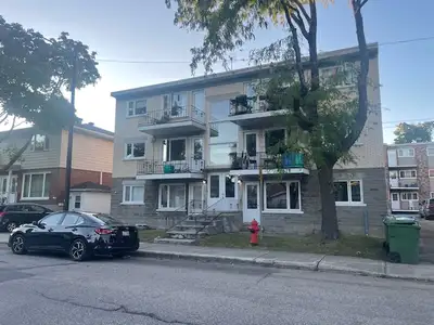 Très beau 4½ rue Lilas Ouest , Charlesbourg Juillet RÉNOVÉ