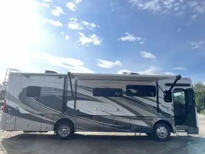 Coachmen Sportscoach SRS Class A diesel motorhome 354QS highlights: Two Burner Induction Cooktop Fou...