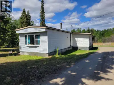 Great location close to town, 1979 mobile home with 2 bedrooms and another bedroom in the addition....
