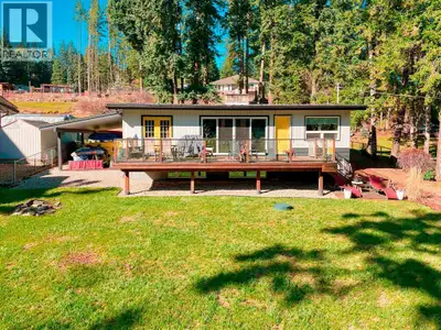 SHUSWAP LAKE LIFESTYLE AT IT'S BEST - BLIND BAY Welcome to this beautifully renovated 2-bedroom + de...