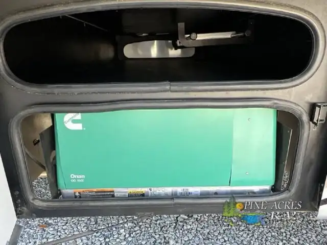 2020 Thor Motor Coach Challenger 37YT Washer & Dryer 12 k Miles in RVs & Motorhomes in Moncton - Image 56