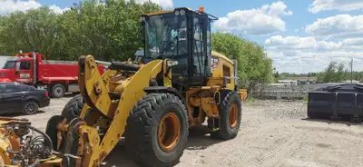 5,403 hours, 100'' bucket, hydraulic quick connect, front auxiliary hydraulics, fenders, rear defros...