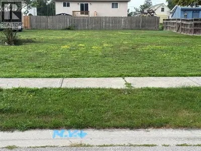 Perfect building lot in the village of Port Lambton great proximity to the school & Churches. Short...