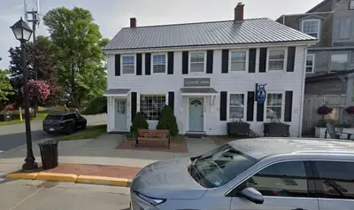 Charming 1-Bedroom in Beautiful Saint Andrews A bright and well-kept home with thoughtful finishes a...